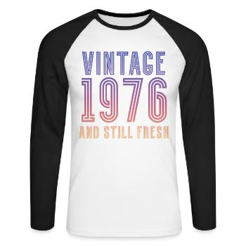 Vintage 1976 - Unisex Baseballshirt langarm - Weiß/Schwarz - Vorne - Nik (191cm)