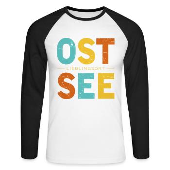 Mein Lieblingsort Ostsee Retro Küsten Design - Unisex Baseballshirt langarm - Weiß/Schwarz - Vorne - Nik (191cm)