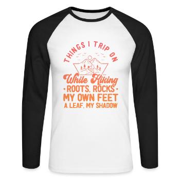 Trail Tales: Wurzeln und Schatten - Unisex Baseballshirt langarm - Weiß/Schwarz - Vorne - Nik (191cm)