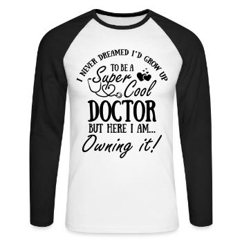 Super Cool Doctor - Unisex Baseballshirt langarm - Weiß/Schwarz - Vorne - Nik (191cm)