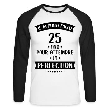 Anniversaire 25 ans - Atteindre la perfection - T-shirt baseball manches longues Homme - blanc/noir - Devant - Nik (191cm)