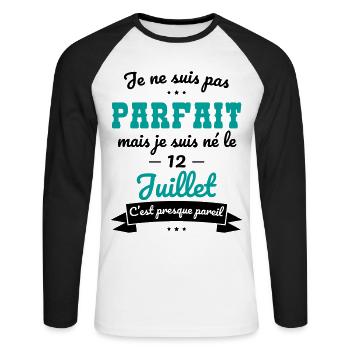 Anniversaire - Pas parfait mais né le 12 Juillet - T-shirt baseball manches longues Homme - blanc/noir - Devant - Nik (191cm)