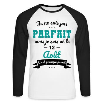 Anniversaire - Pas parfait mais né le 12 Août - T-shirt baseball manches longues Homme - blanc/noir - Devant - Nik (191cm)