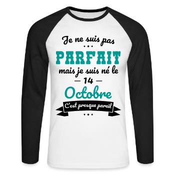 Anniversaire - Pas parfait mais né le 14 Octobre - T-shirt baseball manches longues Homme - blanc/noir - Devant - Nik (191cm)
