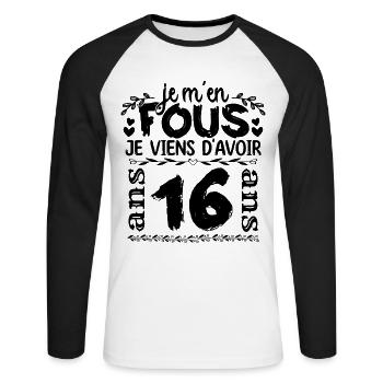 J’ai 16 ans | Je m'en fous j'ai 16 ans - T-shirt baseball manches longues Homme - blanc/noir - Devant - Nik (191cm)
