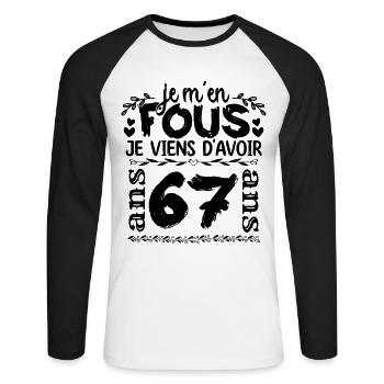 J’ai 67 ans | Je m'en fous j'ai 67 ans - T-shirt baseball manches longues Homme - blanc/noir - Devant - Nik (191cm)