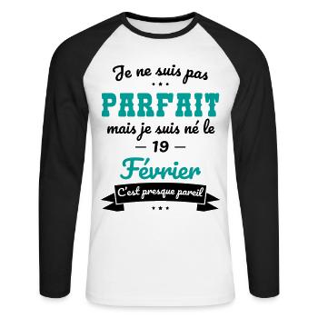 Anniversaire - Pas parfait mais né le 19 Février - T-shirt baseball manches longues Homme - blanc/noir - Devant - Nik (191cm)