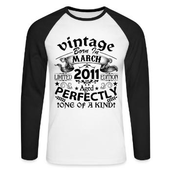 März 2011| Jahrgang 2011 | geboren im März - Unisex Baseballshirt langarm - Weiß/Schwarz - Vorne - Nik (191cm)