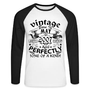 Mai 2007 | Jahrgang 2007 | geboren im Mai - Unisex Baseballshirt langarm - Weiß/Schwarz - Vorne - Nik (191cm)