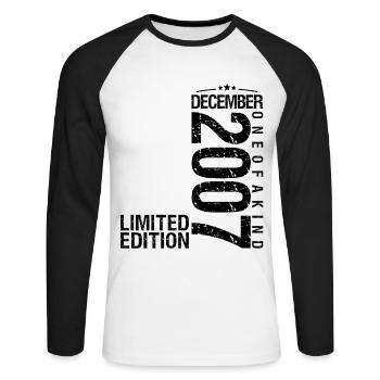 Anniversaire Décembre 2007 Décembre né en December - T-shirt baseball manches longues Homme - blanc/noir - Devant - Nik (191cm)