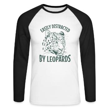 Easily Distracted by Leopards Raubkatze - Unisex Baseballshirt langarm - Weiß/Schwarz - Vorne - Nik (191cm)
