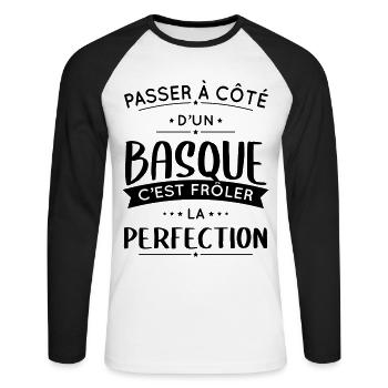 Basque - Frôler la perfection - Pays Basque - T-shirt baseball manches longues Homme - blanc/noir - Devant - Nik (191cm)