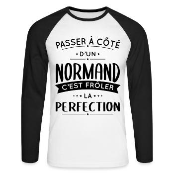 Normand - Frôler la perfection - Normandie - T-shirt baseball manches longues Homme - blanc/noir - Devant - Nik (191cm)