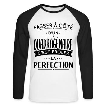 Anniversaire 40 ans - Quadragénaire Perfection - T-shirt baseball manches longues Homme - blanc/noir - Devant - Nik (191cm)