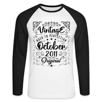 Vintage BORN IN OCTOBER 2011 - anniversary gift. - T-shirt baseball manches longues Homme - blanc/noir - Devant - Nik (191cm)