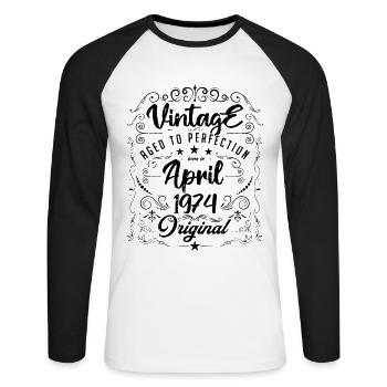 Jahrgang geboren im April 1974. Geburtstag April. - Unisex Baseballshirt langarm - Weiß/Schwarz - Vorne - Nik (191cm)