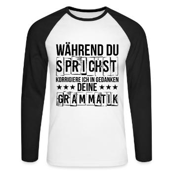 Während du sprichst korrigiere ich deine Grammatik - Unisex Baseballshirt langarm - Weiß/Schwarz - Vorne - Nik (191cm)