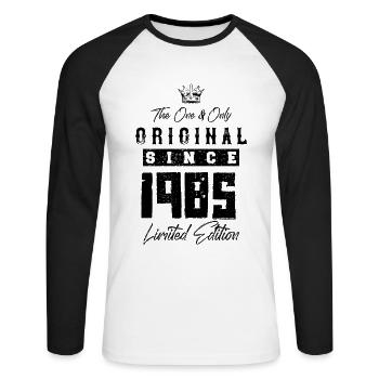 1985 limited edition - Unisex Baseballshirt langarm - Weiß/Schwarz - Vorne - Nik (191cm)
