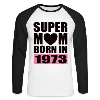 Maman Anniversaire Née en 1973 - T-shirt baseball manches longues Homme - blanc/noir - Devant - Nik (191cm)