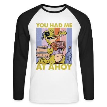You Had Me At Ahoy - Pirate - Niedlicher Alligator - Unisex Baseballshirt langarm - Weiß/Schwarz - Vorne - Nik (191cm)