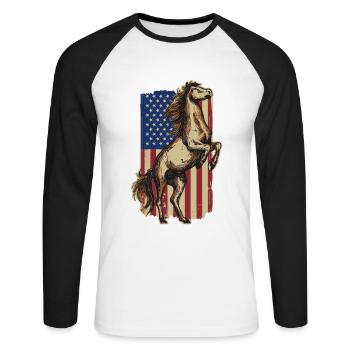 Pferd vor der amerikanischen Flagge, 4. Juli. - Unisex Baseballshirt langarm - Weiß/Schwarz - Vorne - Nik (191cm)