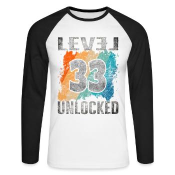 Geburtstag Geschenk Level Unlocked 33 Jahre - Unisex Baseballshirt langarm - Weiß/Schwarz - Vorne - Nik (191cm)