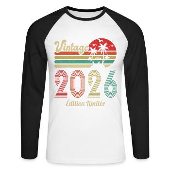 2026 Vintage Anniversaire Idée Cadeau 2026 - T-shirt baseball manches longues Homme - blanc/noir - Devant - Nik (191cm)