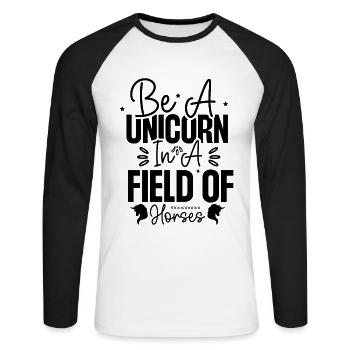 Sei ein Einhorn auf einer Wiese voller Pferde - Unisex Baseballshirt langarm - Weiß/Schwarz - Vorne - Nik (191cm)