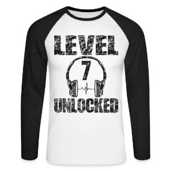 Niveau 7 Cadeau d’anniversaire débloqué 7 ans 7. - T-shirt baseball manches longues Homme - blanc/noir - Devant - Nik (191cm)