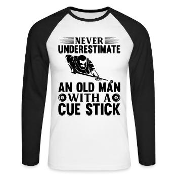 Billiard - Never Underestimate an Old Man with a C - Unisex Baseballshirt langarm - Weiß/Schwarz - Vorne - Nik (191cm)