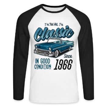 Ich bin nicht alt, ich bin ein Oldtimer Oldtimer Jahrgang 1966 - Unisex Baseballshirt langarm - Weiß/Schwarz - Vorne - Nik (191cm)