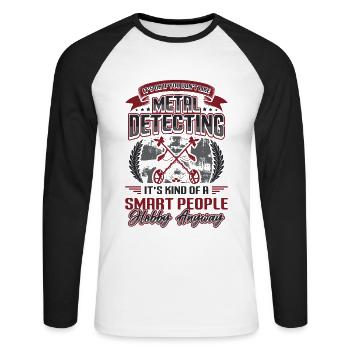 Metalldetektor, Hobby, Metalldetektion. - Unisex Baseballshirt langarm - Weiß/Schwarz - Vorne - Nik (191cm)