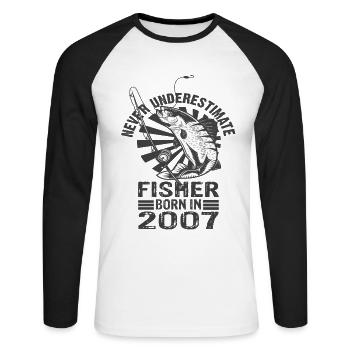 Never Underestimate Fisher Born In 2007 - Unisex Baseballshirt langarm - Weiß/Schwarz - Vorne - Nik (191cm)