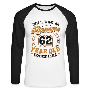Voilà à quoi ressemble un grand homme de 62 ans. - T-shirt baseball manches longues Homme - blanc/noir - Devant - Nik (191cm)