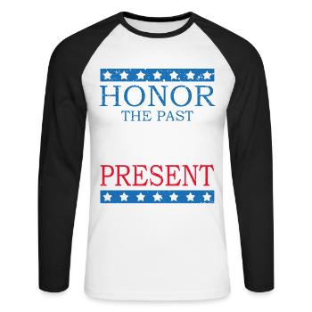 Honorer le passé, louer le présent - T-shirt baseball manches longues Homme - blanc/noir - Devant - Nik (191cm)