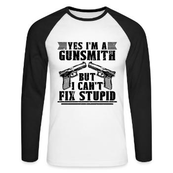 Oui, je suis un armurier mais des armuriers réparateurs d’armes - T-shirt baseball manches longues Homme - blanc/noir - Devant - Nik (191cm)