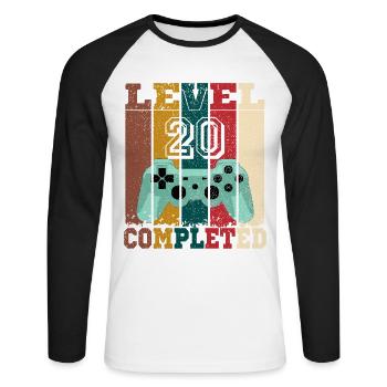 Level 20 abgeschlossen, Geburtstagsgeschenk 20 Jahre Gamer - Unisex Baseballshirt langarm - Weiß/Schwarz - Vorne - Nik (191cm)