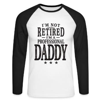 Ich bin nicht im Ruhestand Ich bin ein professioneller Papa - Unisex Baseballshirt langarm - Weiß/Schwarz - Vorne - Nik (191cm)