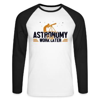 Astronomy First Work Later Sternenhimmel - Unisex Baseballshirt langarm - Weiß/Schwarz - Vorne - Nik (191cm)
