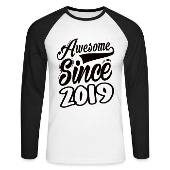 Awesome Since 2019 - Unisex Baseballshirt langarm - Weiß/Schwarz - Vorne - Nik (191cm)