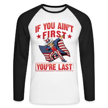 If you ain't first you're last 4th july - Unisex Baseballshirt langarm - Weiß/Schwarz - Vorne - Nik (191cm)