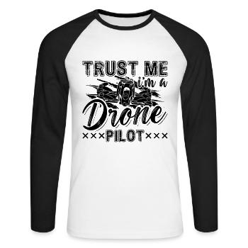 Trust Me I'm A Drone Pilot Multicopter Drone Racer - Unisex Baseballshirt langarm - Weiß/Schwarz - Vorne - Nik (191cm)