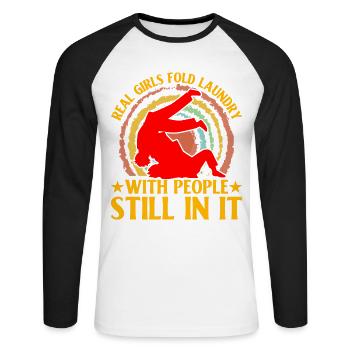 Real Girls fold Laundry with people still in it - Unisex Baseballshirt langarm - Weiß/Schwarz - Vorne - Nik (191cm)