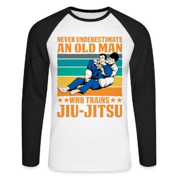 Ne sous-estimez jamais un vieil homme qui s’entraîne au JiuJitsu - T-shirt baseball manches longues Homme - blanc/noir - Devant - Nik (191cm)