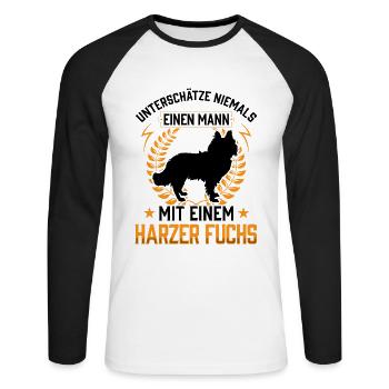 Mann mit Harzer Fuchs Altdeutscher Hütehund - Unisex Baseballshirt langarm - Weiß/Schwarz - Vorne - Nik (191cm)