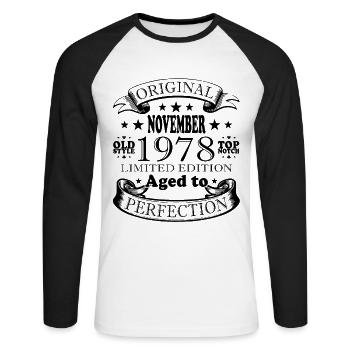 Novembre 1978 Anniversaire Novembre 1978 Novembre - T-shirt baseball manches longues Homme - blanc/noir - Devant - Nik (191cm)