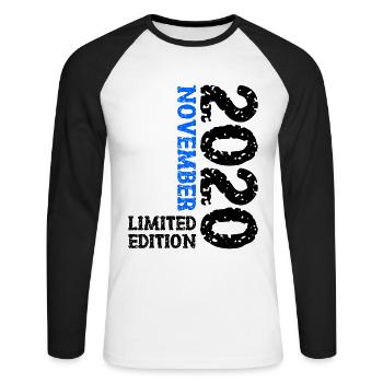 2020 Novembre Édition Limitée 3ème Anniversaire Décoration - T-shirt baseball manches longues Homme - blanc/noir - Devant - Nik (191cm)