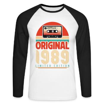 Jahrgang 1989 Jubiläumsgeschenk. Retro 1989. - Unisex Baseballshirt langarm - Weiß/Schwarz - Vorne - Nik (191cm)