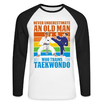 Ne sous-estimez jamais un vieil homme qui s’entraîne - T-shirt baseball manches longues Homme - blanc/noir - Devant - Nik (191cm)