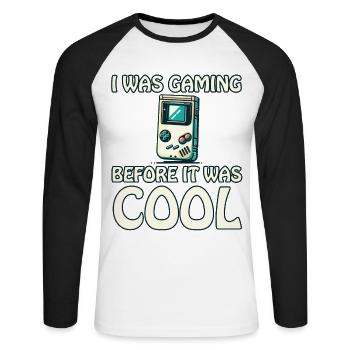 Le jeu rétro avant d’être cool - T-shirt baseball manches longues Homme - blanc/noir - Devant - Nik (191cm)